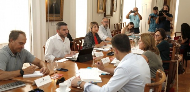 Cartagena pone a disposición de los municipios del Mar Menor el estudio para retirar fangos.