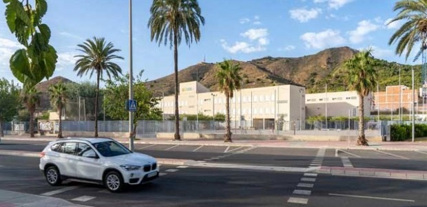 El colegio Atalaya tendrá el primer semáforo inteligente de Cartagena en el paso sobre la avenida del Cantón