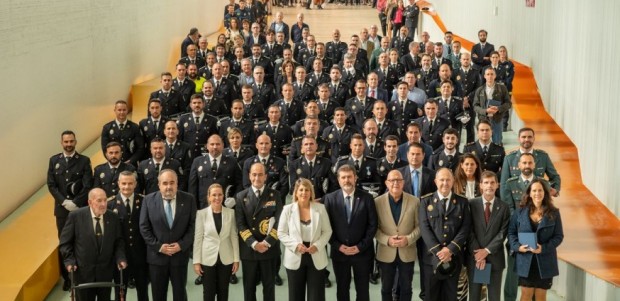 El Gobierno renueva su compromiso con la policía para reforzar plantillas y dotarles de más medios