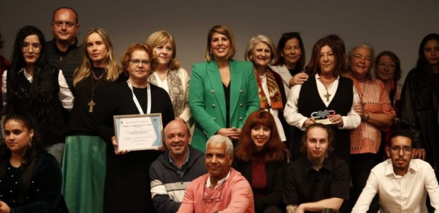 El grupo Casa del Niño de San Vicente de Paul y Ápices recogen el Premio Compromiso Voluntario