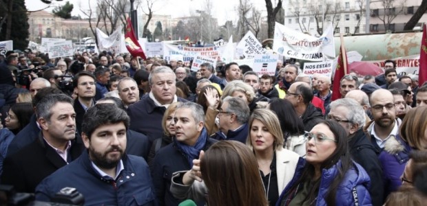 La alcaldesa de Cartagena se manifiesta en Madrid en apoyo a los regantes y contra los recortes del trasvase