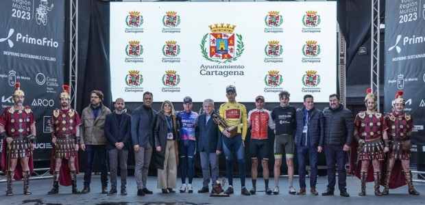 El Parque Torres acoge la llegada de la 43 Vuelta Ciclista a la Región, marcada por la lluvia y el frío