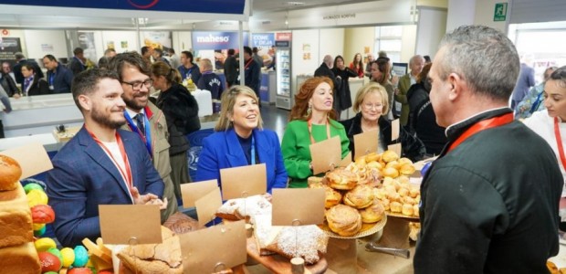 La alcaldesa pone en valor a la empresa familiar en la III edición de la feria Morales Gastronómica