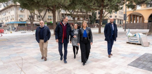 El Ayuntamiento abre este viernes un tercio de la plaza Juan XXIII para facilitar el tránsito peatonal