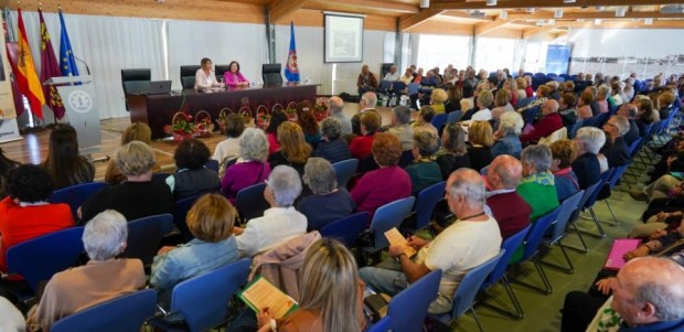 El Ayuntamiento diseña los planes municipales para mayores escuchando sus propuestas en salud, formación y ocio