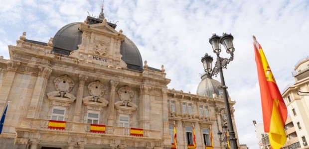 Cartagena se prepara para celebrar el 12 de octubre la Fiesta Nacional con banderas españolas