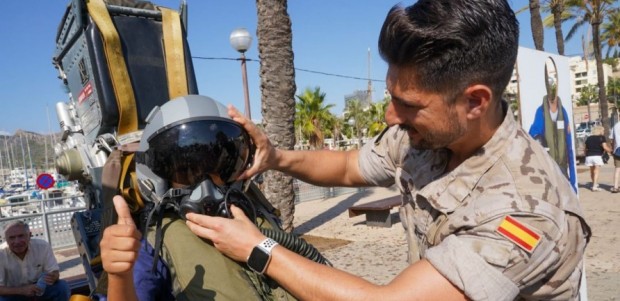 Las visitas al Arsenal y la exposición de material militar al aire libre congregan a ciudadanos y visitantes en el Día de la Hispanidad