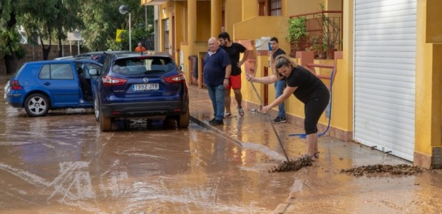 Catorce comunidades de propietarios de Cartagena reciben una subvención del Ayuntamiento para evitar inundaciones en garajes