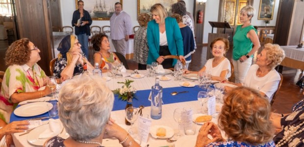 La alcaldesa felicita a la Universidad de Mayores por sus 20 años fomentando el aprendizaje y la conexión intergeneracional