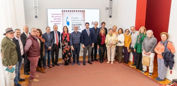 Begoña Moreno gana el Premio Internacional de Poesía Antonio Oliver Belmás de Cartagena