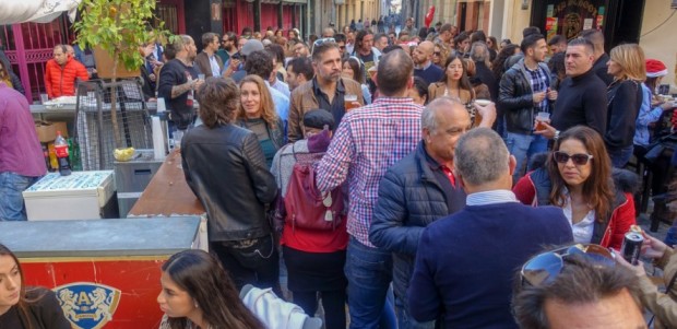 Cartagena celebra la tardebuena con más barras en la calle y más seguridad