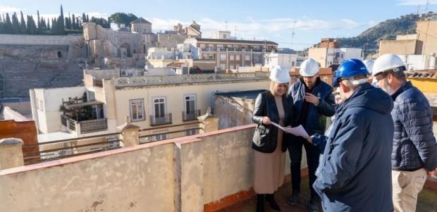 Comienzan las obras para destinar el hotel Peninsular a Servicios Sociales y un retén de Policía Local en la calle Cuatro Santos