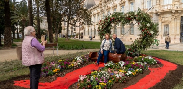 Cartagena planta 7 photocalls por San Valentín y regala premios a las fotos más románticas