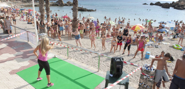 Practica gratis aquagym, pilates, yoga, aeróbic, entrenamiento funcional o gimnasia en 14 playas de Cartagena