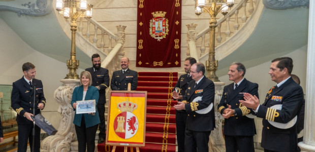 El Ayuntamiento donará la Bandera de Combate del submarino S-81 Isaac Peral, que la recibirá en noviembre