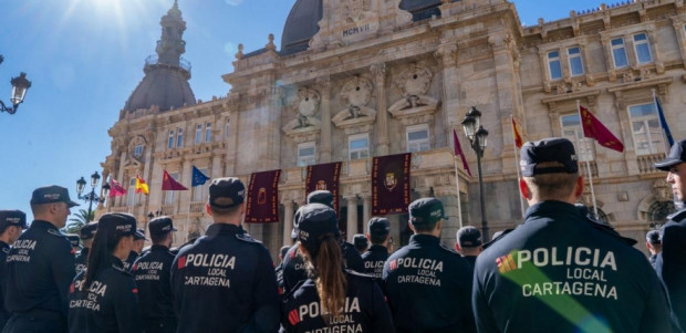 El Ayuntamiento incluye el refuerzo de los cuadros de mando de Policía y Bomberos en sus objetivos de personal