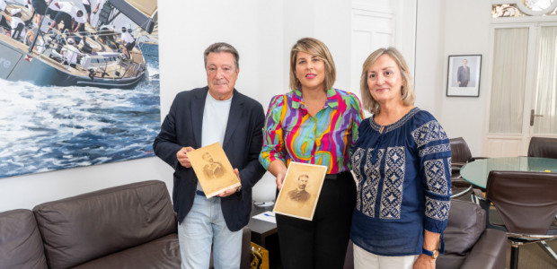 El Ayuntamiento recibe una nueva donación de la familia Peral para la colección de su Casa-Museo