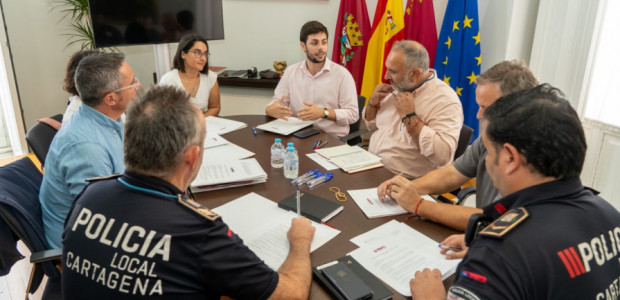 Policía Local, Educación y FAMPA trabajan para mejorar la seguridad en los accesos a los colegios