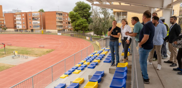 La pista de atletismo de Cartagena estrena vestuarios y graderío cubierto para 500 personas