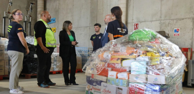 Cartagena suma 110 toneladas de ayuda, envía cubas para liberar alcantarillas y espera indicaciones para más contingentes